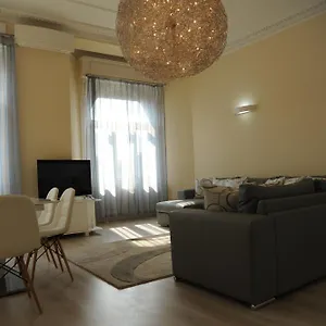 Budapesteasyflat Basilica Lux , Budapest Ungheria